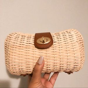 Light natural wicker clutch with gold hardware NWT